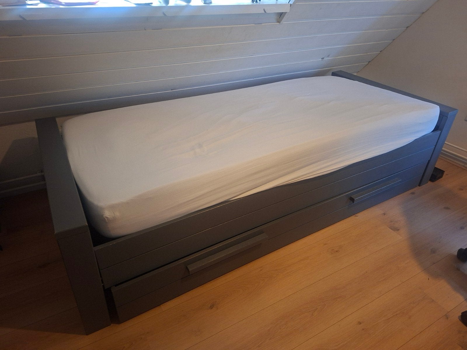 stoer Woood bed grijs met lade Dennis, Kinderen en Baby's, Kinderkamer | Bedden, 85 tot 100 cm, Gebruikt, 180 cm of meer, Ophalen