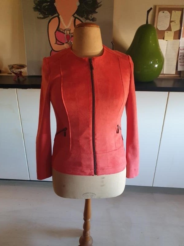 Zgan! suède jasje in de kleur koraal van Barbara Lebek mt 40, Kleding | Dames, Maat 38/40 (M), Overige kleuren, Verzenden, Zo goed als nieuw
