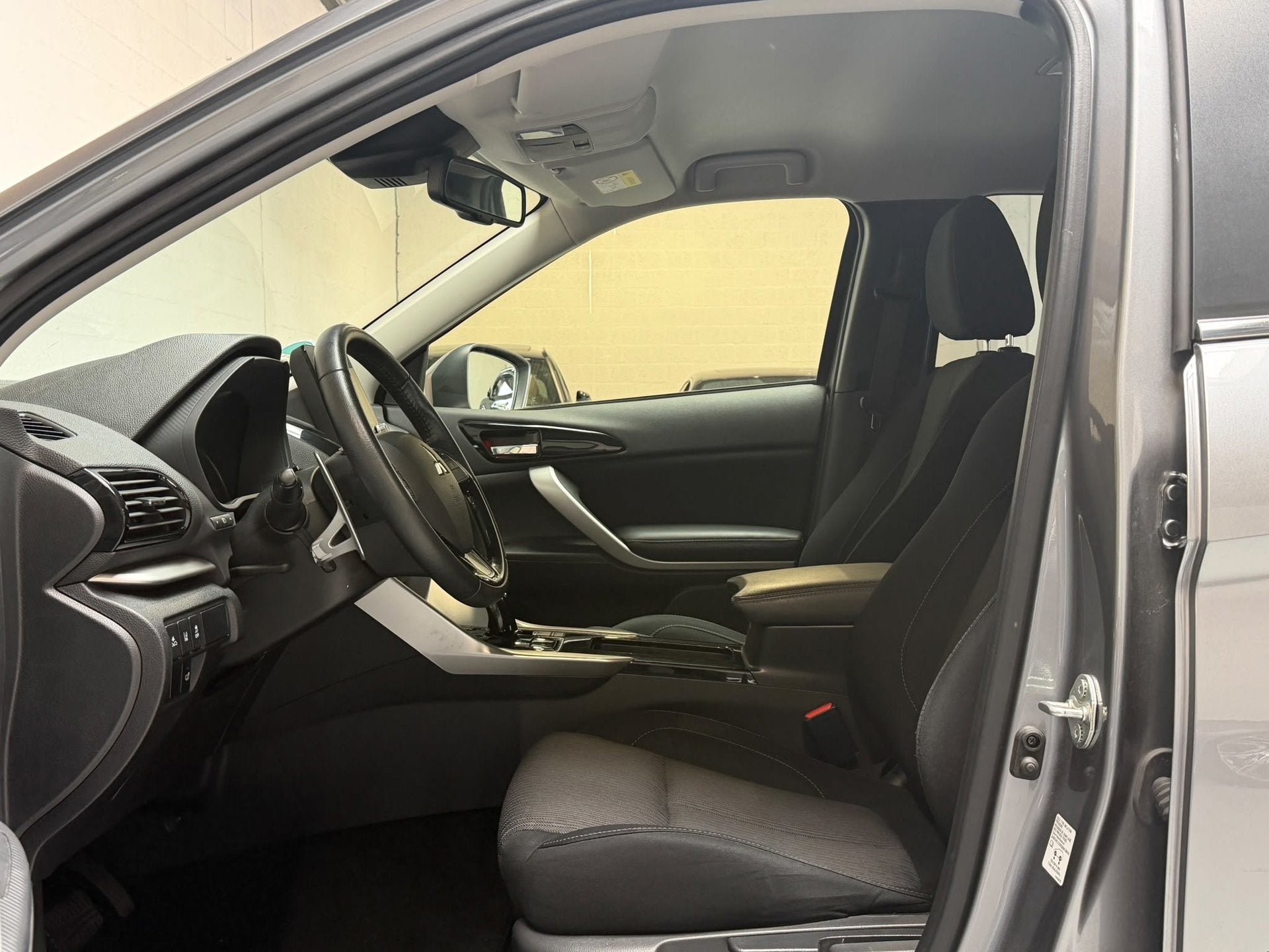 Mitsubishi Eclipse Cross 2.4 PHEV Intense - CAMERA - DEALER, Auto's, Dealer onderhouden, Stof, 4 cilinders, 120 €/maand