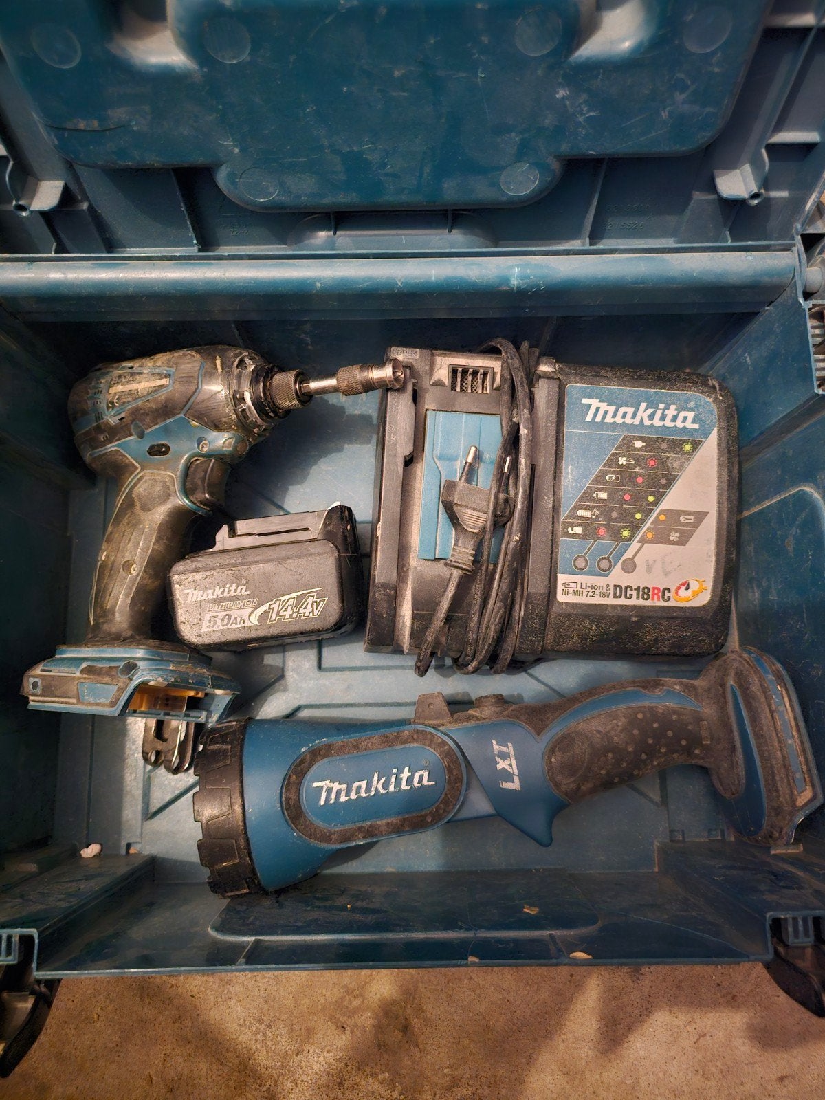 Makita Boormachine Set met Accu en Oplader, Gebruikt, Variabele snelheid, Ophalen of Verzenden, Boor- en Schroefmachine