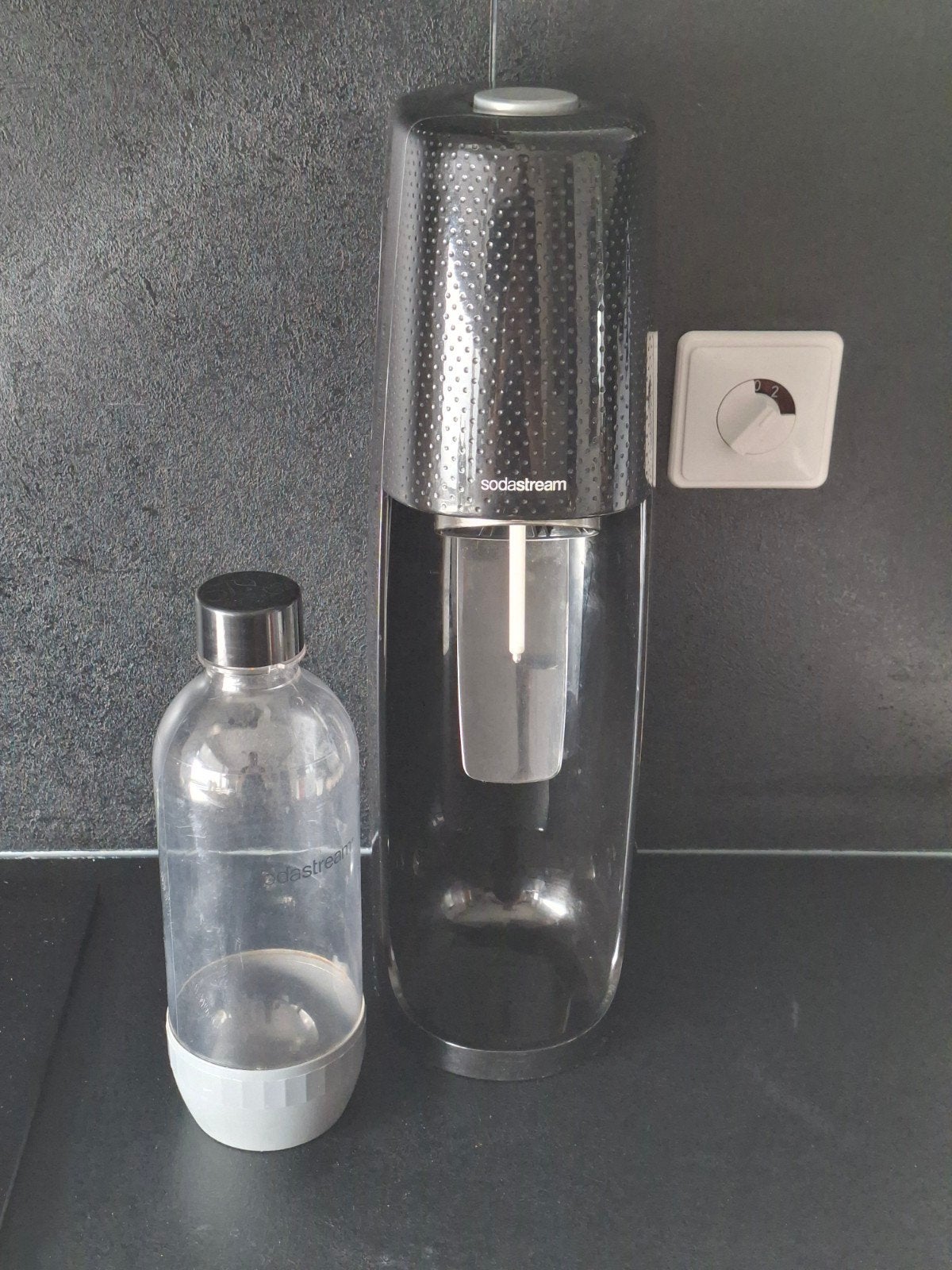 SodaStream Bruiswatermachine incl. CO2-Cilinder en Fles, Ophalen of Verzenden, Zo goed als nieuw