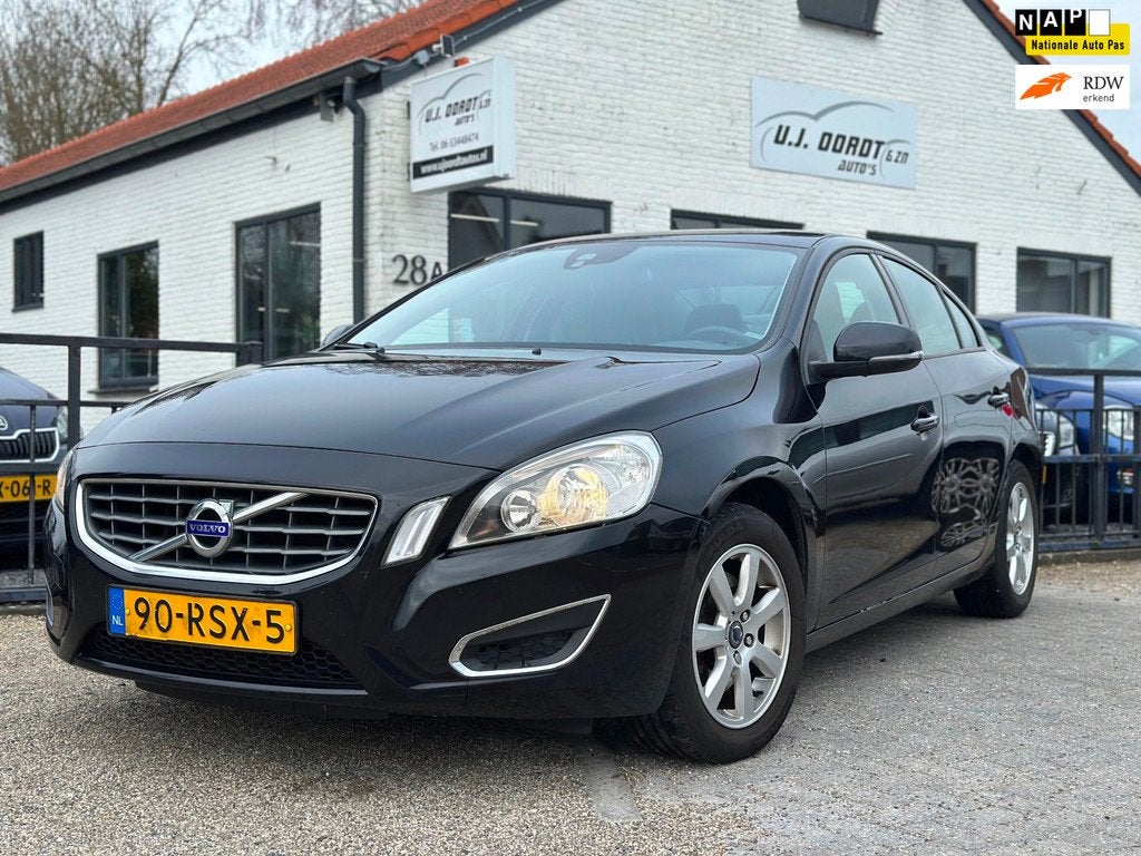 Volvo S60 1.6 T4 Kinetic zeer keurige auto !, Auto's, Gebruikt, 4 cilinders, Automatische klimaatregeling, S60