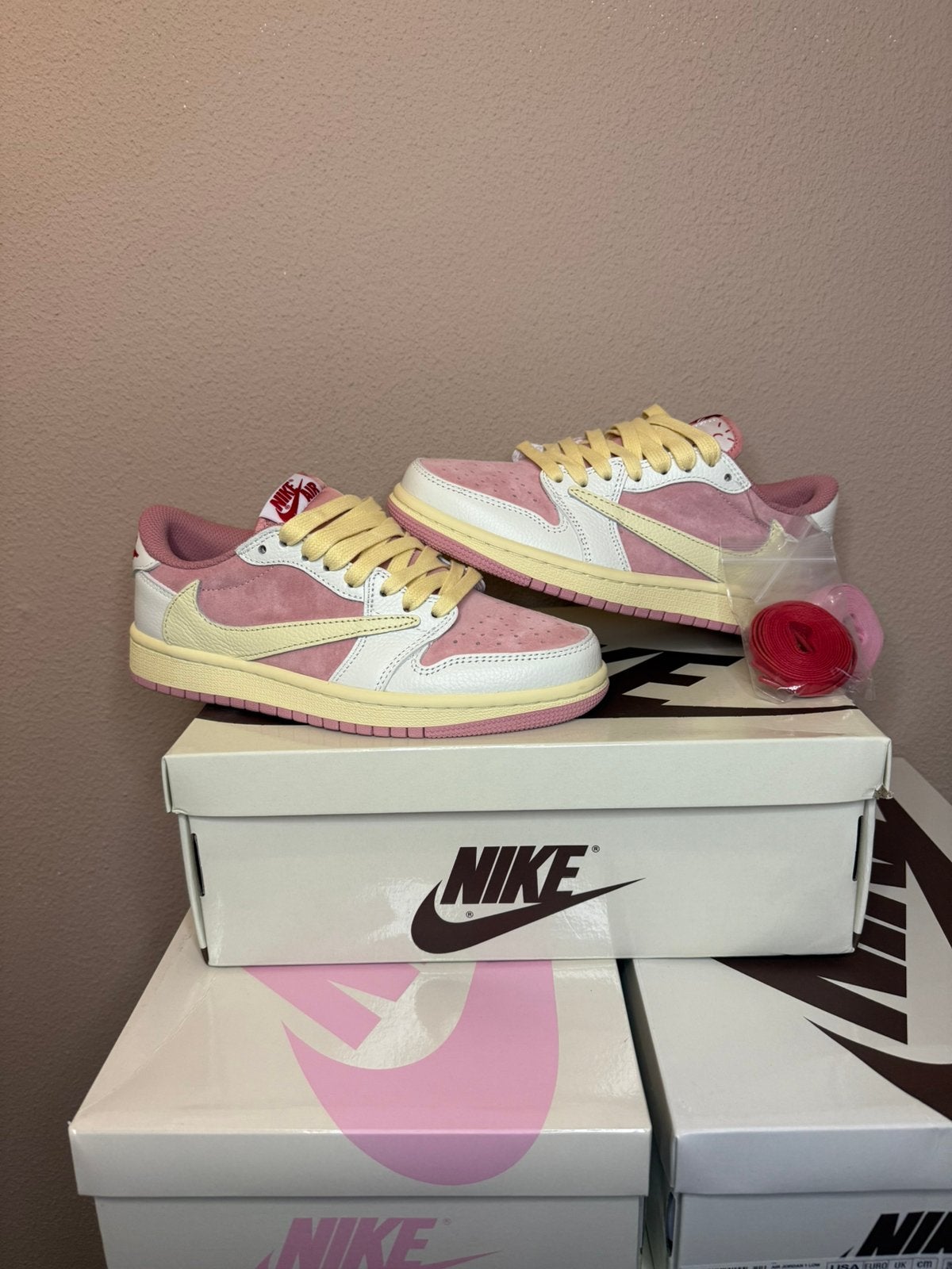 Nike air jordan travis scott - sizes : 36/38/39/40, Nieuw, Ophalen of Verzenden, Sneakers of Gympen, Roze