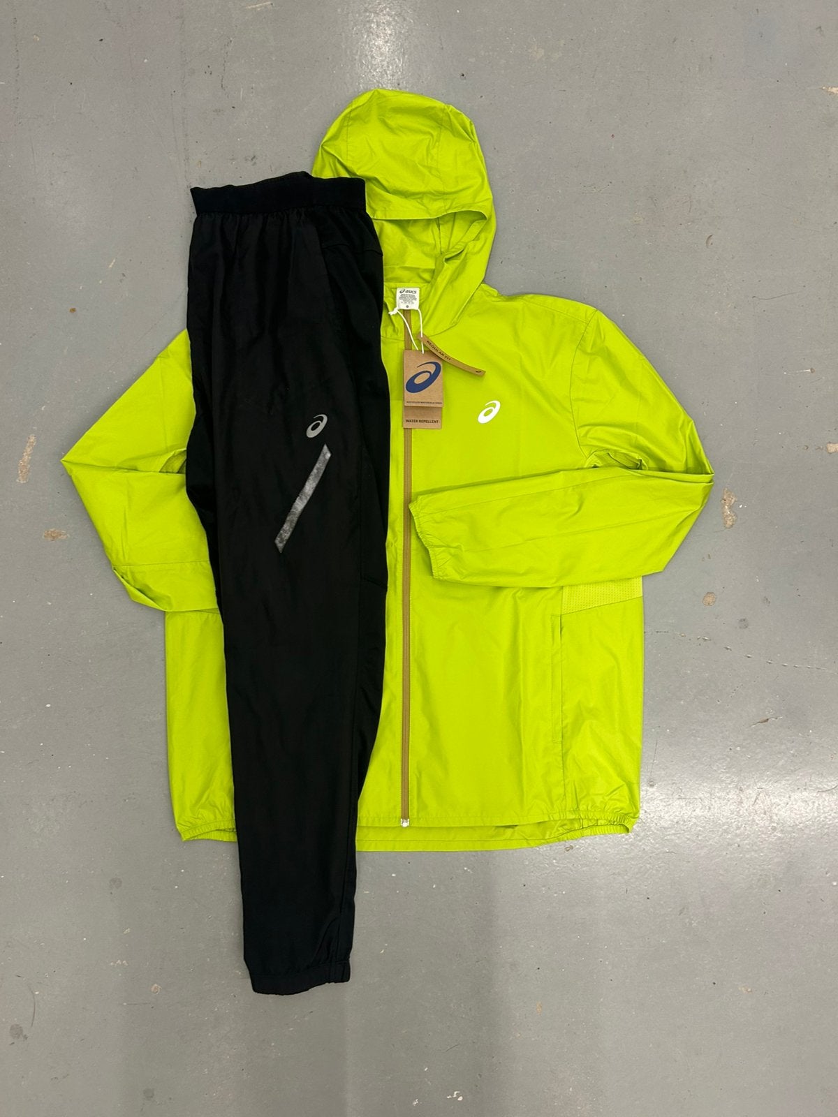 Asics trainingspak geel groen zwart maat xl (origineel), Ophalen of Verzenden, Zo goed als nieuw, Maat 56/58 (XL), Voetbal