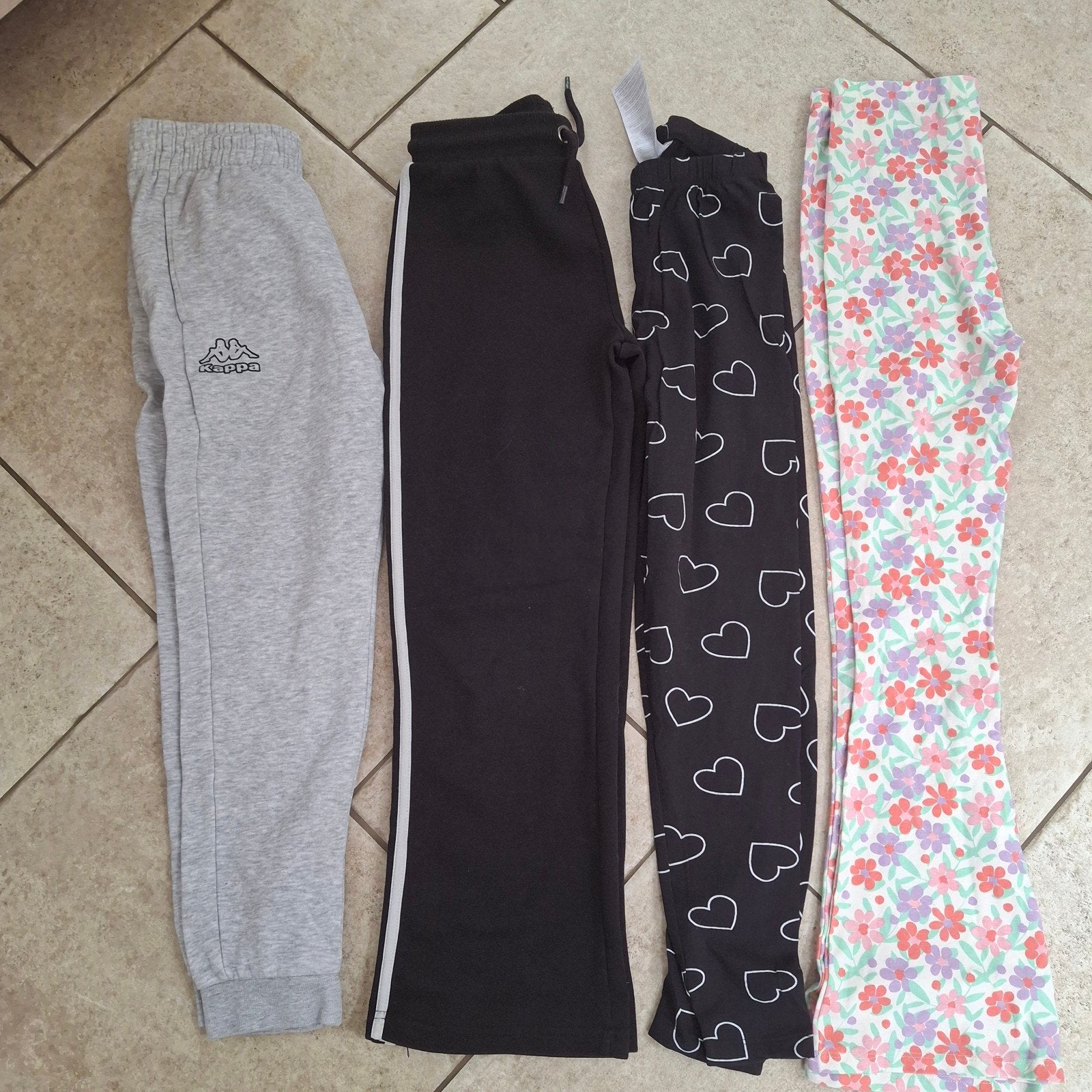 4-delige set kinderbroeken: Kappa, zwart, hartjes, bloemen, Ophalen of Verzenden, Gebruikt, Kappa, Jongen of Meisje