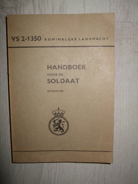 handboek voor de soldaat € 15,00, Ophalen of Verzenden, 1945 tot heden, Gelezen, Landmacht