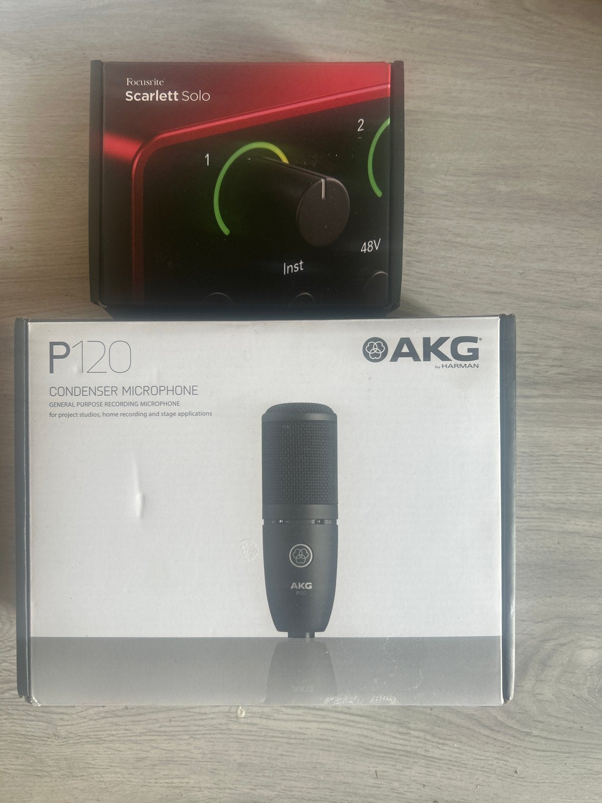 Focusrite Scarlett Solo & AKG P120 Microfoon Bundel, Ophalen of Verzenden, Zo goed als nieuw, Studiomicrofoon