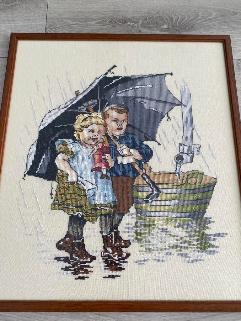 Ot & Sien -onder moeders paraplu geborduurd  42x37 cm, Hobby en Vrije tijd, Ophalen of Verzenden, Overige typen