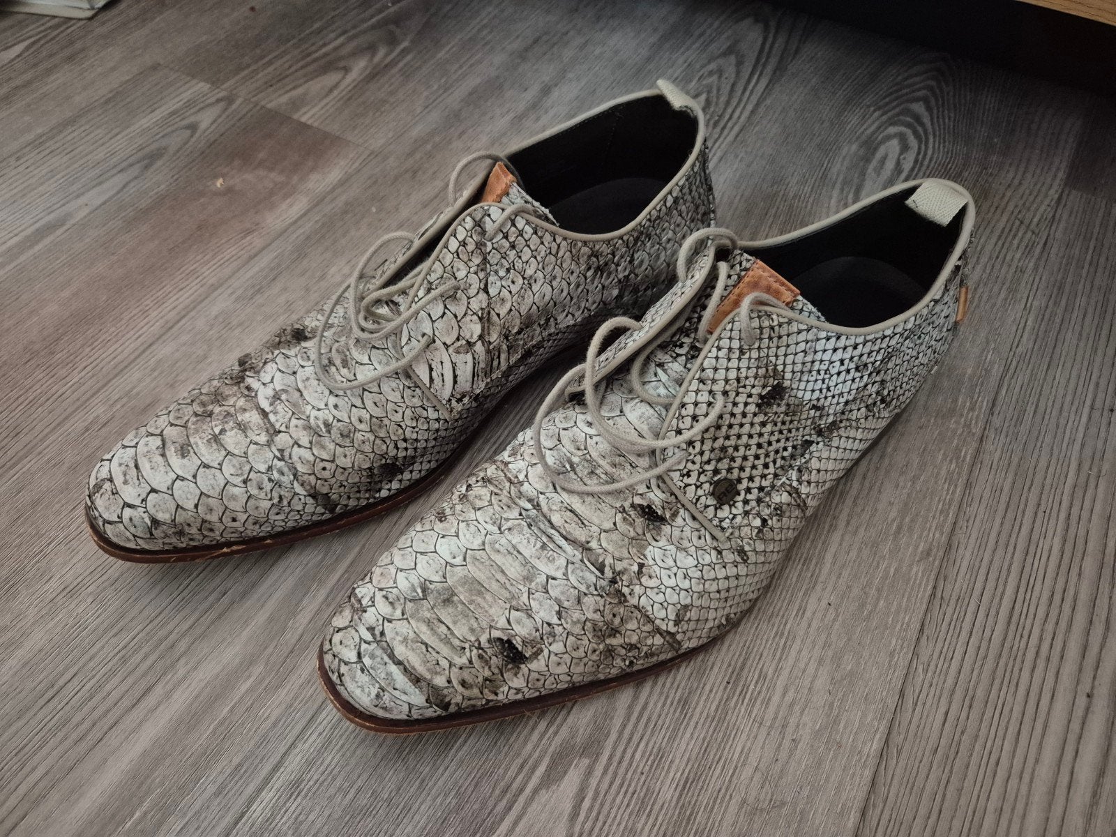 Rehab Greg Snake Fantasy | Heren puntschoenen, Wit, Ophalen of Verzenden, Zo goed als nieuw, Rehab