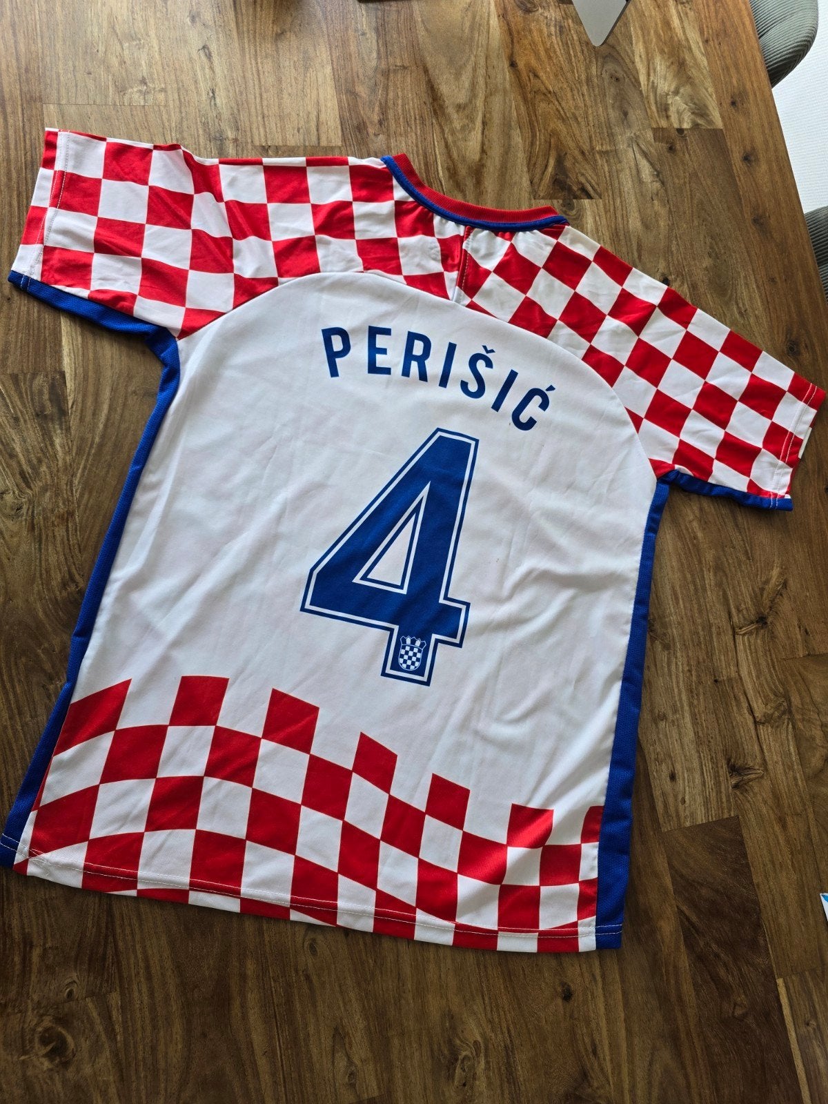 Prachtig Kroatië voetbalshirt Perisic maat M, Maat M, Ophalen of Verzenden, Shirt