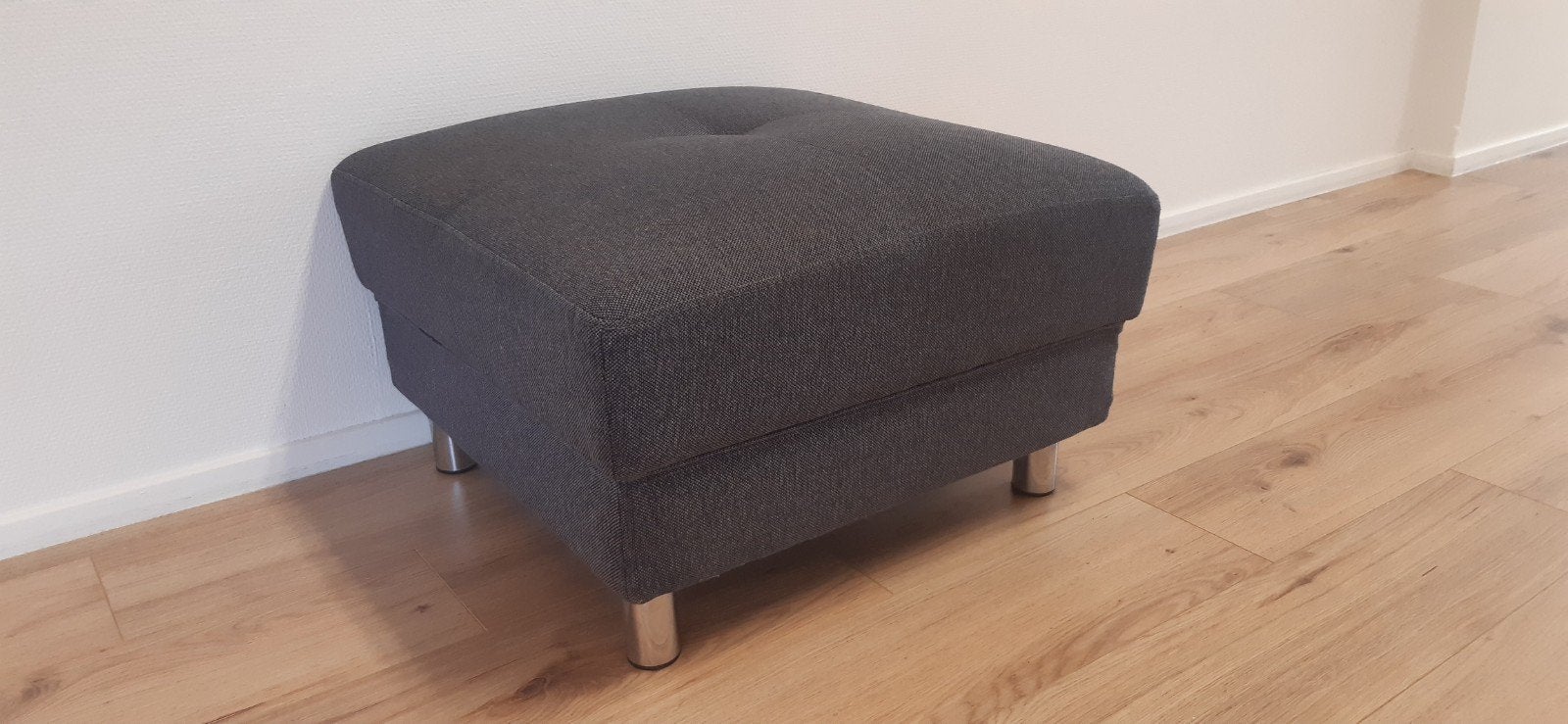 Zeer Nette Hocker Voetenbank op Chromen Poten 66x40cm Hoog., Ophalen