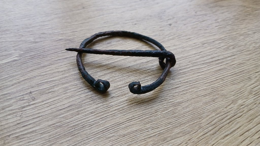 viking omega fibula. bodemvondst., Ophalen of Verzenden