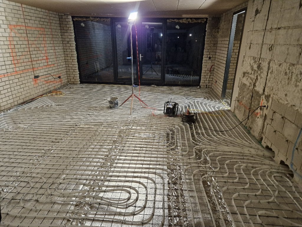 Vloerverwarming Frezen&Aanleggen | Van Pelt Vloerverwarming, Garantie, Installatie