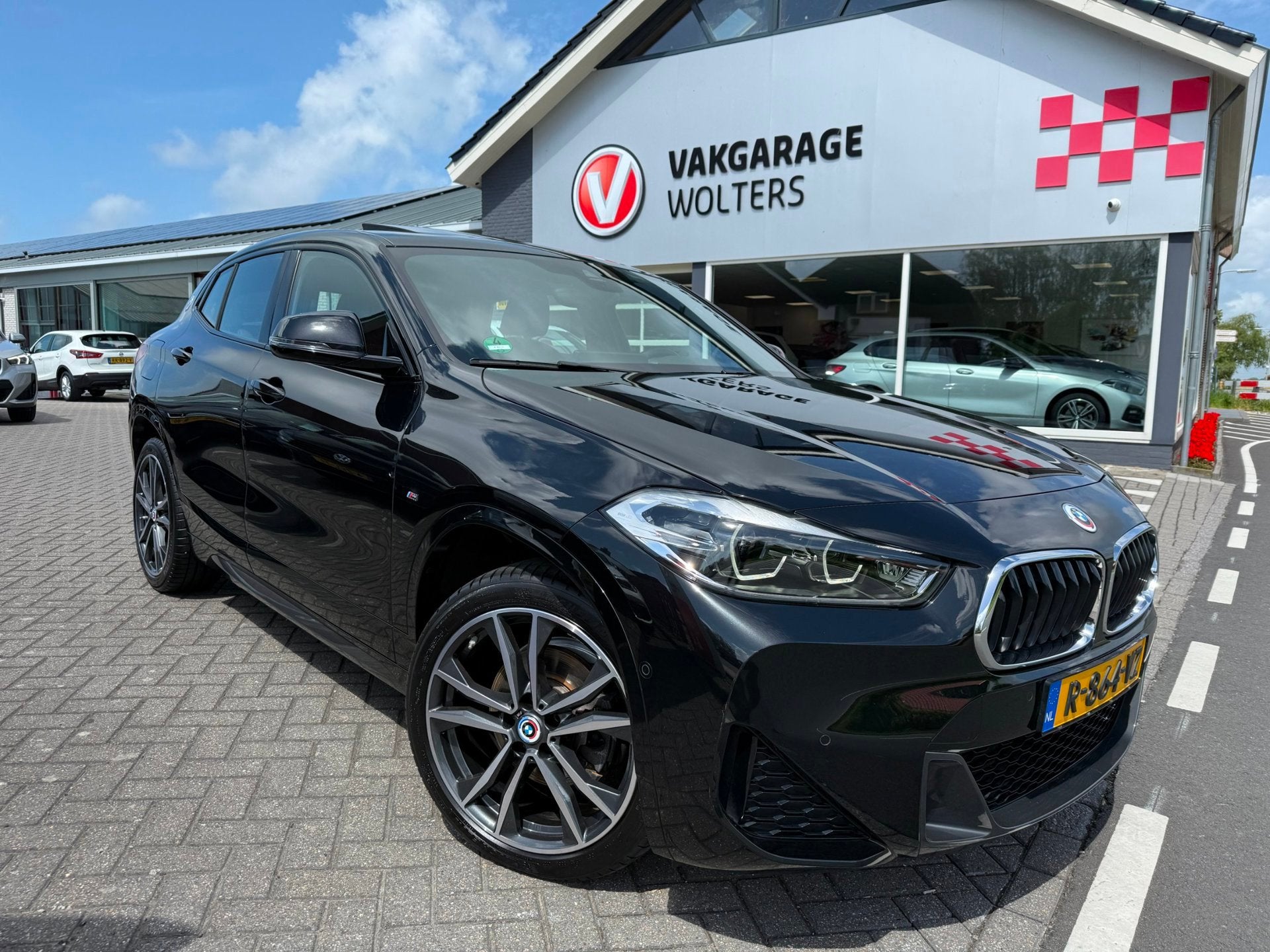 BMW X2 SDrive18i Business Edition Plus/ TREKHAAK/M SPORT/LED, Auto's, Gebruikt, Zwart, 3 cilinders, 1405 kg