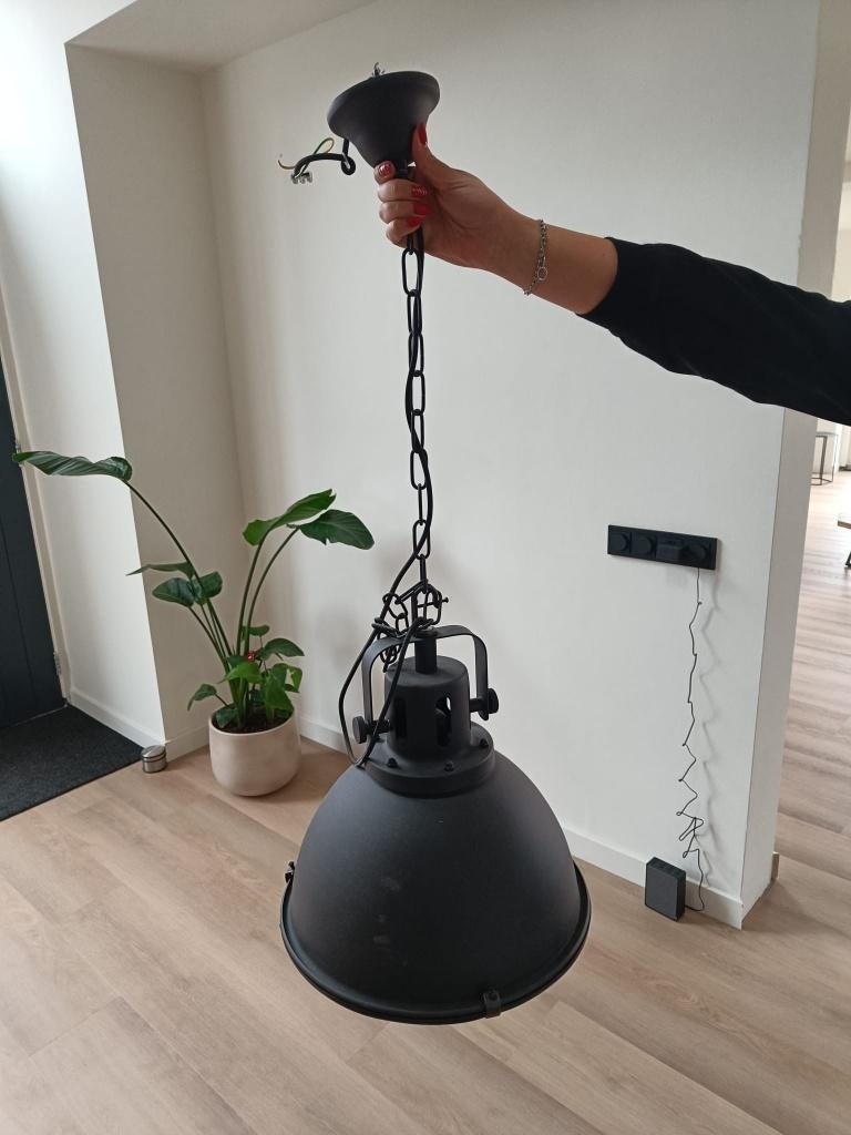 Industriële hanglamp – stoer en stijlvol!, Huis en Inrichting, Gebruikt, 50 tot 75 cm, Ophalen of Verzenden, Metaal