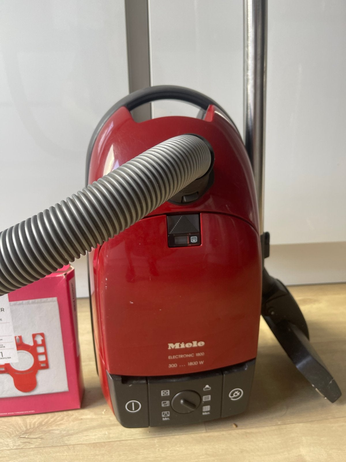 Miele S380 Electronic 1800 stofzuiger - Rood, Gebruikt, 1600 tot 2000 watt, Miele, Sledestofzuiger