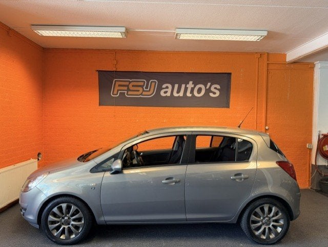 Opel Corsa 1.2 16V / 5 DEURS / '111' EDITION / CARPLAY!, Auto's, Voorwielaandrijving, Euro 5, Gebruikt, Zwart