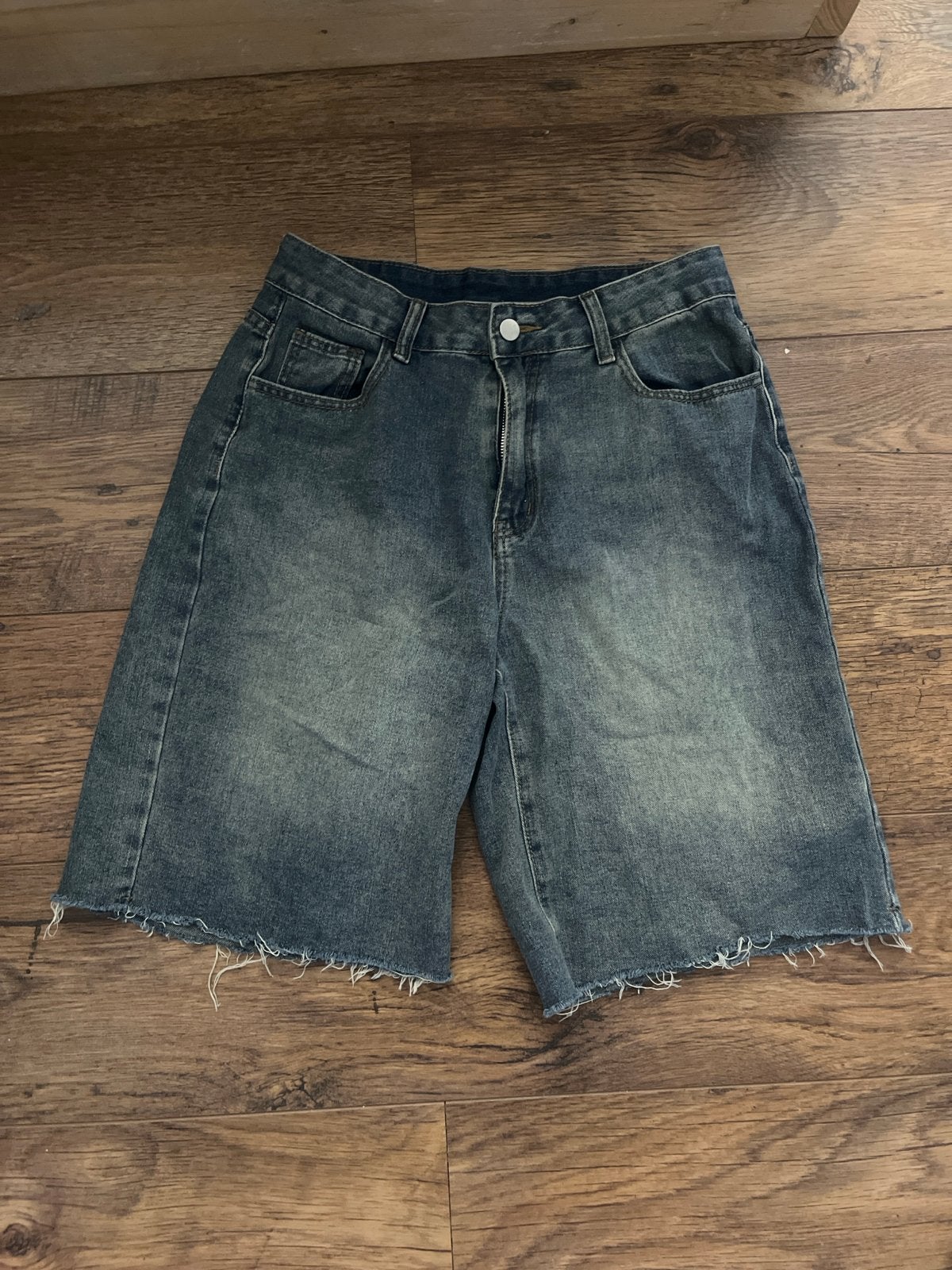 Blauwe denim shorts met gerafelde zoom maat M, Kleding | Dames, Maat 38/40 (M), Blauw, Ophalen of Verzenden, Zo goed als nieuw