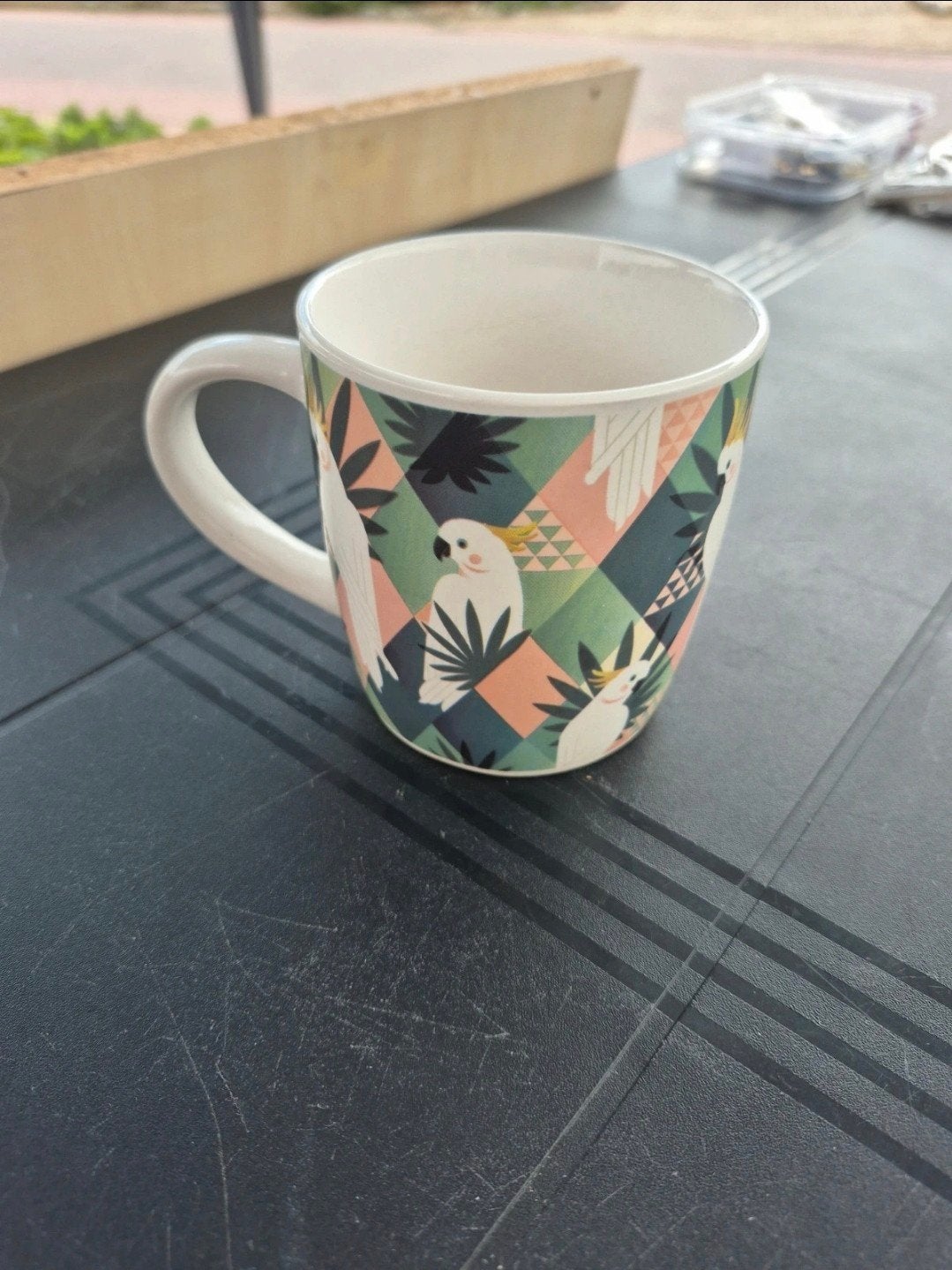 Mok met kaketoe print - Siaki, Ophalen of Verzenden, Steen/keramiek, Meerkleurig, Overige merken