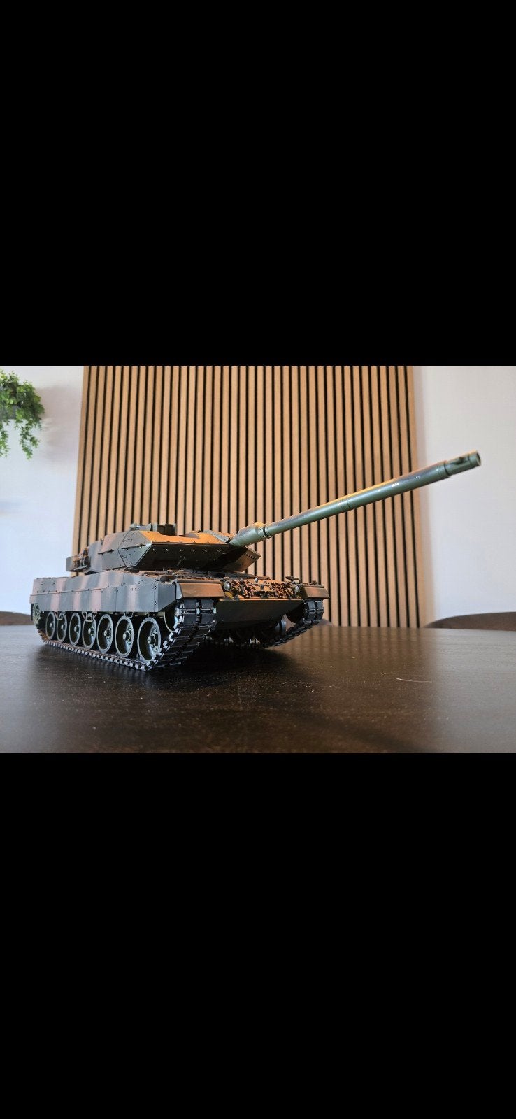Tamiya Leopard 2A6 1/16 RC + Carson 12 kanaals zender, Elektro, Ophalen of Verzenden, Zo goed als nieuw, Schaal 1:16