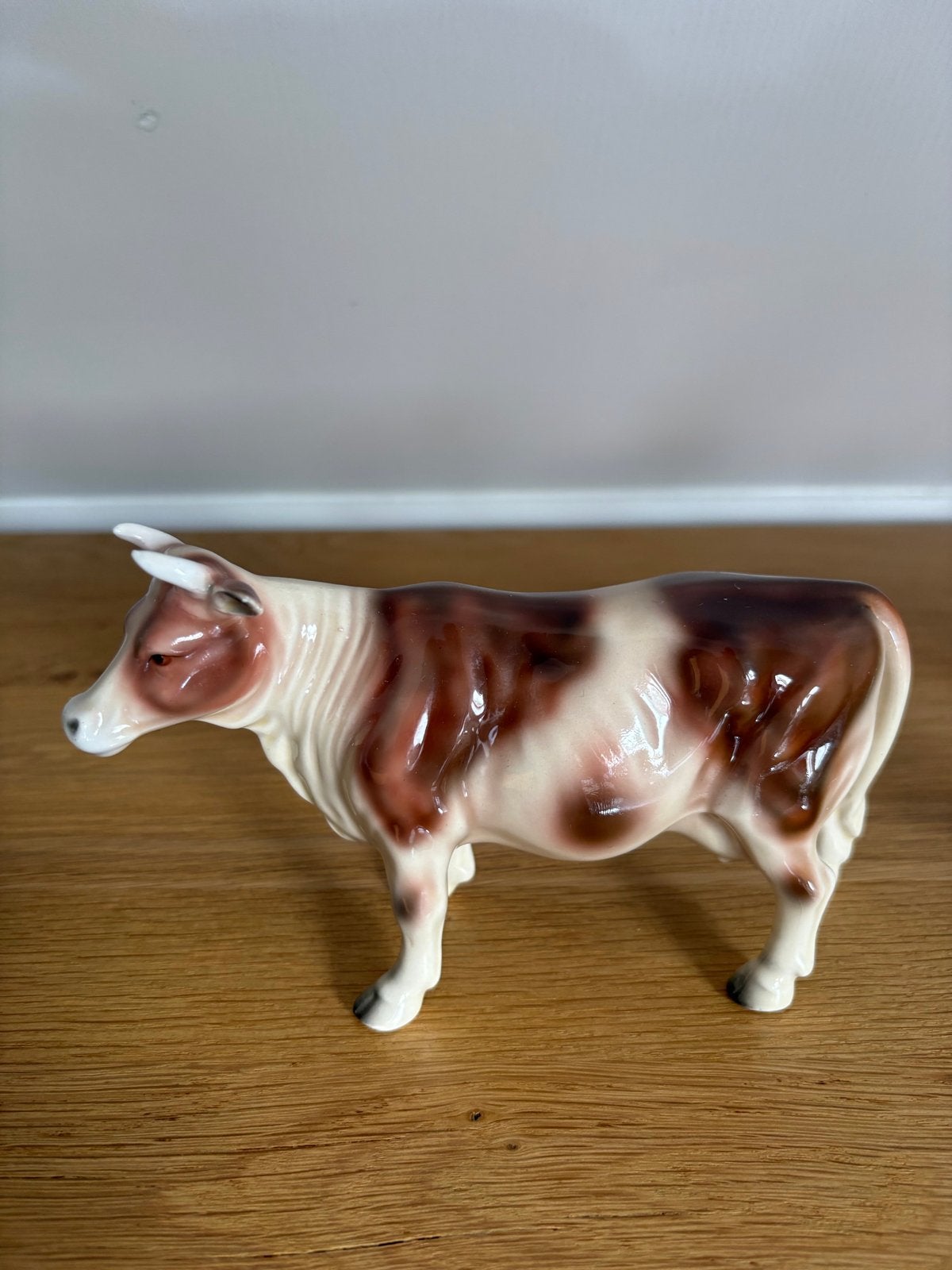 Vintage Keramische Koeienfiguur - Rood Bont, Antiek en Kunst, Ophalen of Verzenden