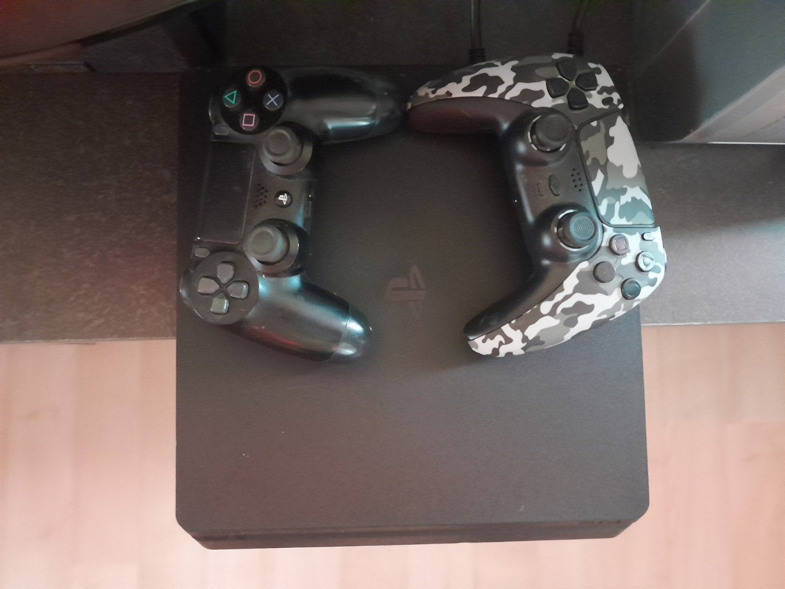 Ps4 slim 1tb met 2 controllers en 5 games, Spelcomputers en Games, Spelcomputers | Sony PlayStation 4, Ophalen, Met games, Met 2 controllers