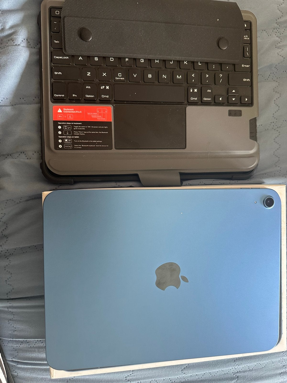 Apple iPad (10e generatie) 128GB Wi-Fi Blauw met toetsenbord, Computers en Software, Apple iPads, 10 inch, Ophalen of Verzenden