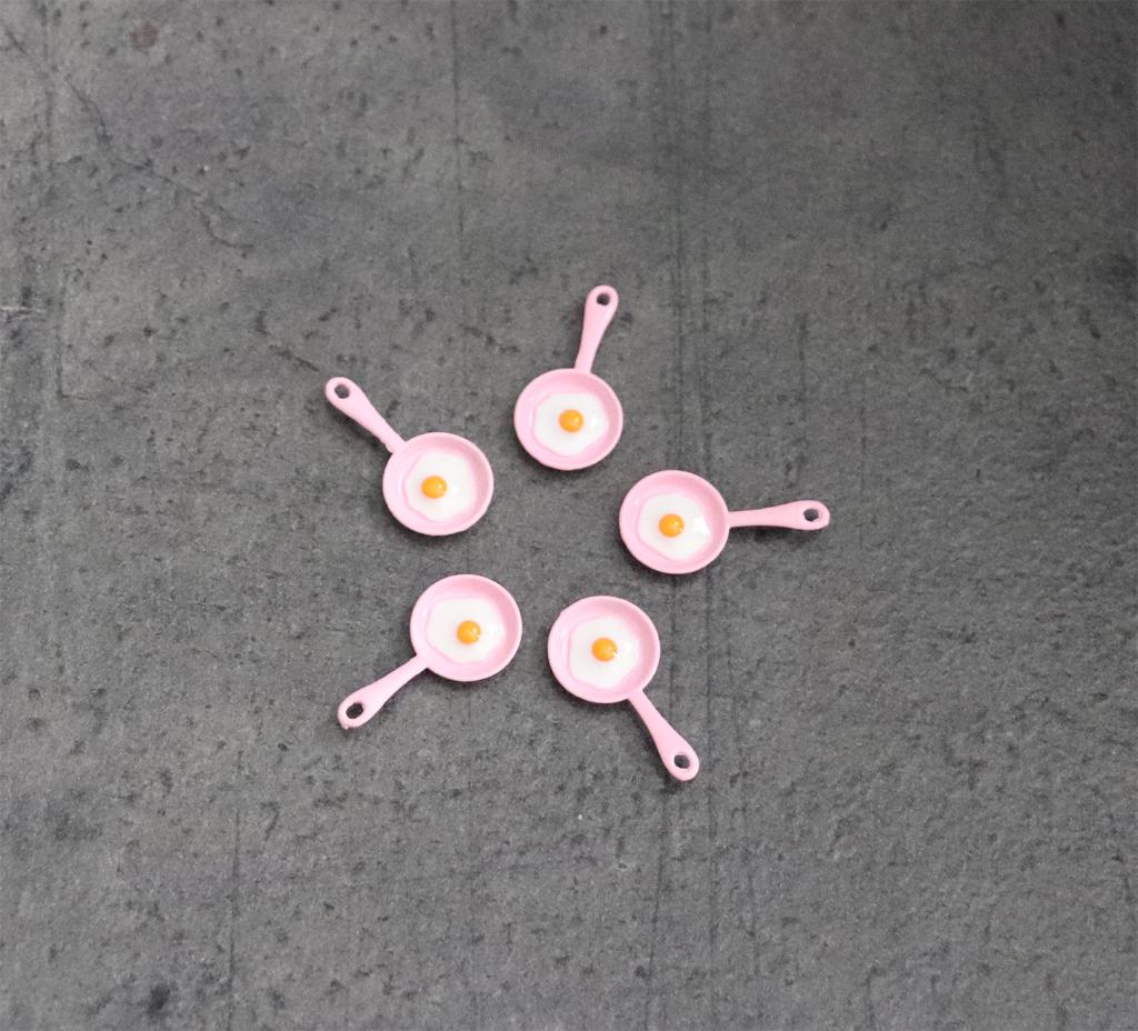 Koekenpannen pan pannetjes met ei miniatuur nieuw 1:12 Roze, Ophalen of Verzenden, Nieuw, Decoratie