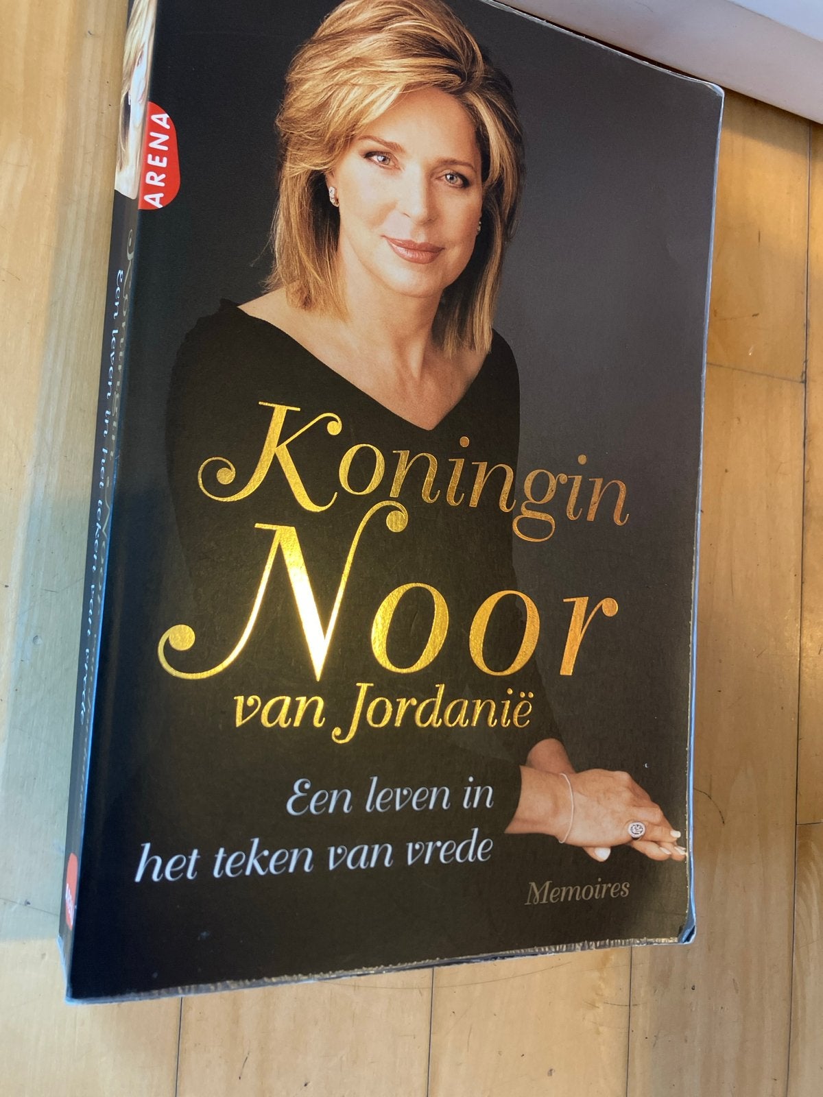 Koningin Noor van Jordanië: Een leven in het teken van vrede, Boeken, Ophalen of Verzenden, Gelezen, Politiek