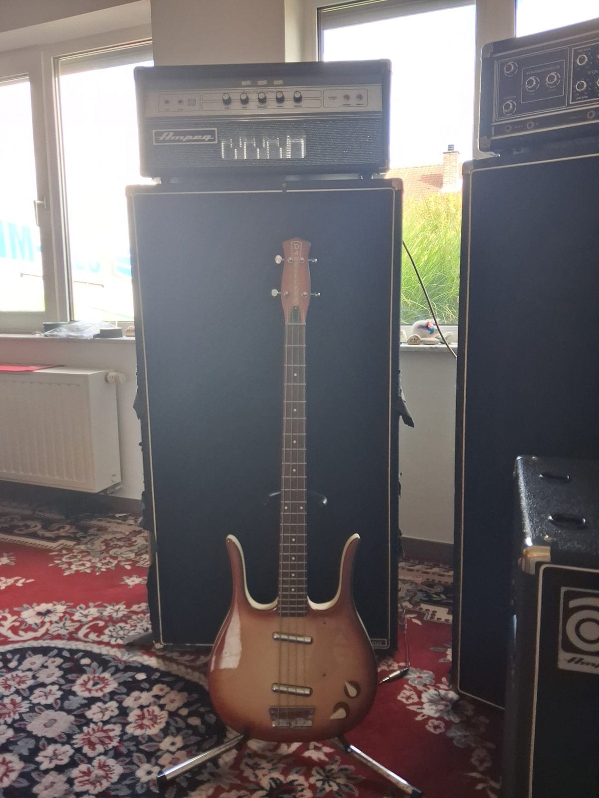 Danelectro longhorn basgitaar, Ophalen, Zo goed als nieuw