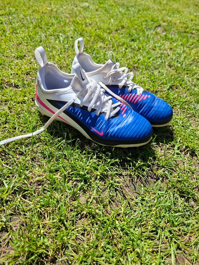 Nike Voetbalschoenen maat 33.5, Maat XS of kleiner, Schoenen, Ophalen of Verzenden, Zo goed als nieuw