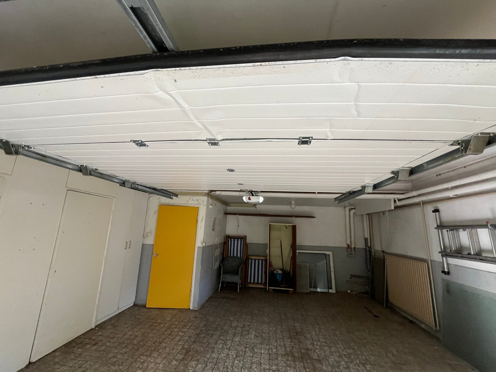 Overheaddeur 300x225 cm - onderste segment beschadigd, Ophalen, Gebruikt, Garagedeur, 120 cm of meer