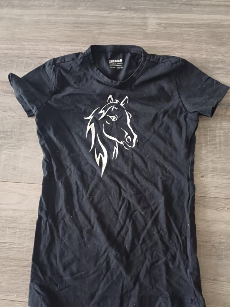 Zwart t-shirt met paardenhoofdopdruk, maat 158/164, Zeeman, Meisje, Ophalen of Verzenden, Zo goed als nieuw