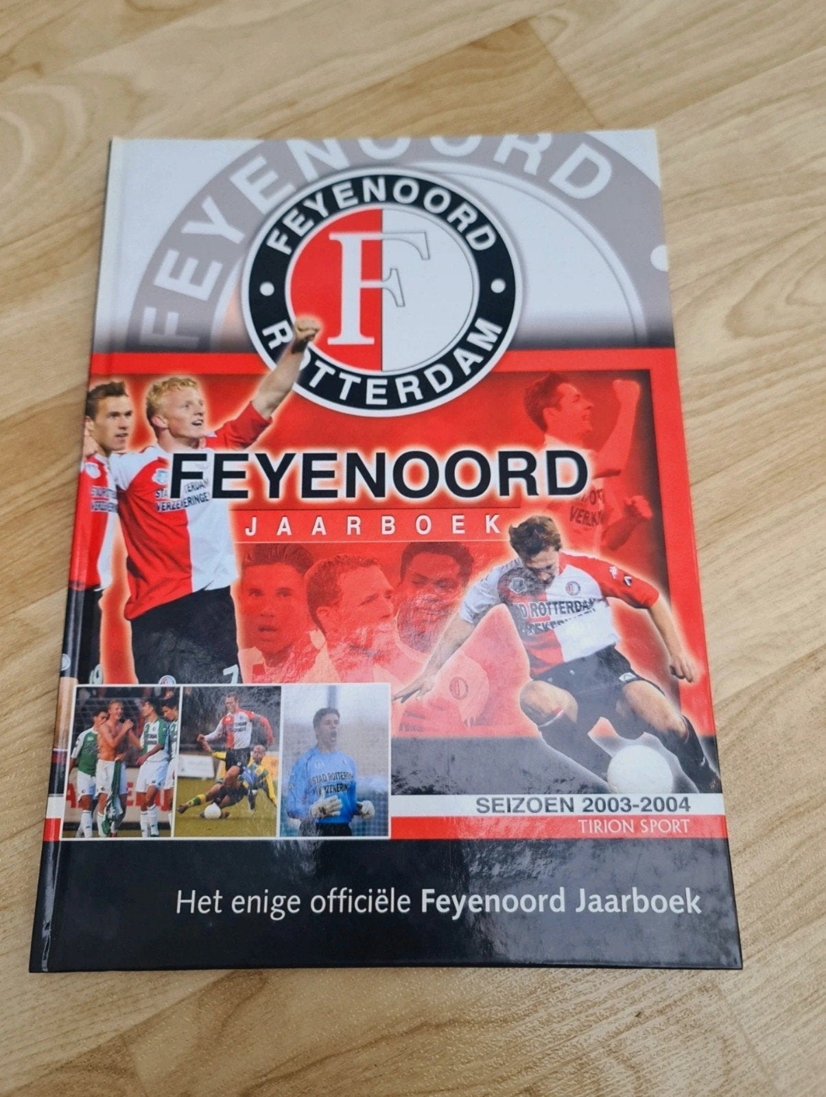 Officieel Feyenoord Rotterdam Jaarboek Seizoen 2003-2004, Verzamelen, Ophalen of Verzenden, Nieuw, Feyenoord, Boek of Tijdschrift