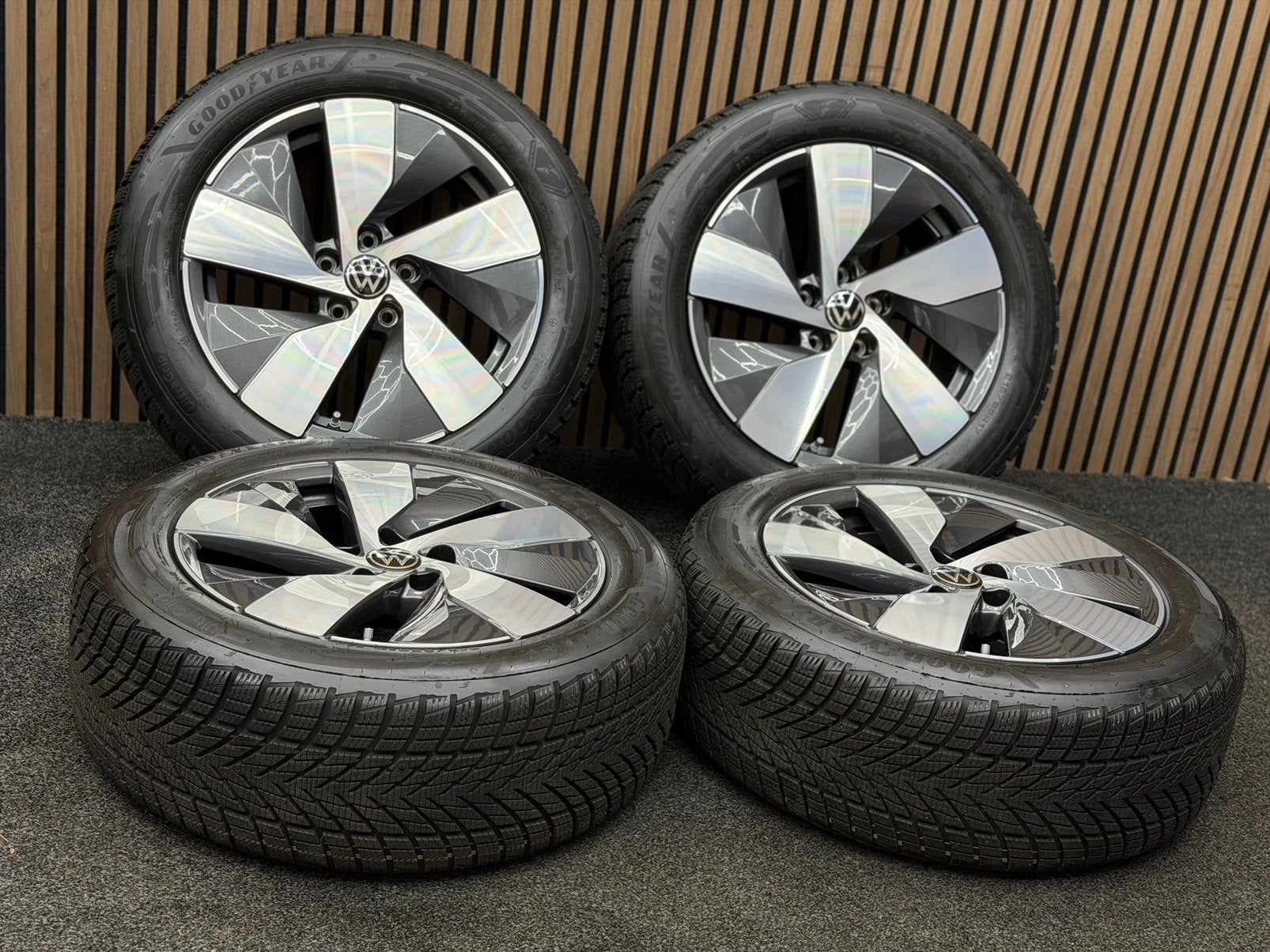 DEMO! Originele 17 inch VW Passat B9 Bologna 5x112 Goodyear, Auto-onderdelen, Banden en Velgen, Ophalen, 215 mm, ., Banden en Velgen