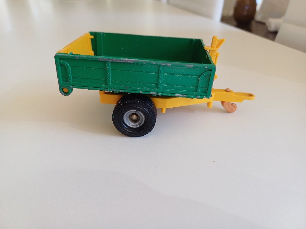 Britains trailer compleet met zwenk wiel voor aan de dissel, Hobby en Vrije tijd, Modelauto's | 1:32, Ophalen of Verzenden, Gebruikt