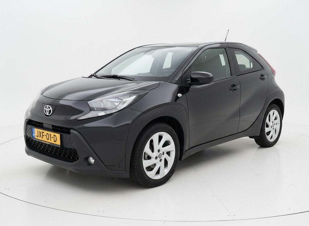 Toyota Aygo X 1.0 VVT-i Play ADAPTIVE CRUISE LMV CAMERA, Stof, Gebruikt, 920 kg, 4 stoelen