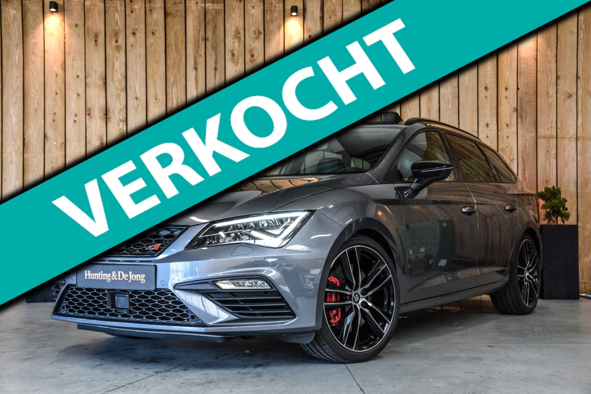 Seat Leon ST 2.0 TSI CUPRA 300 4DRIVE *Pano*Camera*Keyless*A, Auto's, Automaat, 1998 cc, Parkeersensor, Gebruikt