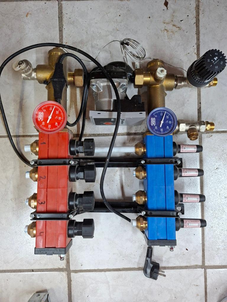 Vloerverwarming verdeler 4 groepen, Ophalen, Gebruikt, Minder dan 30 cm, Overige typen