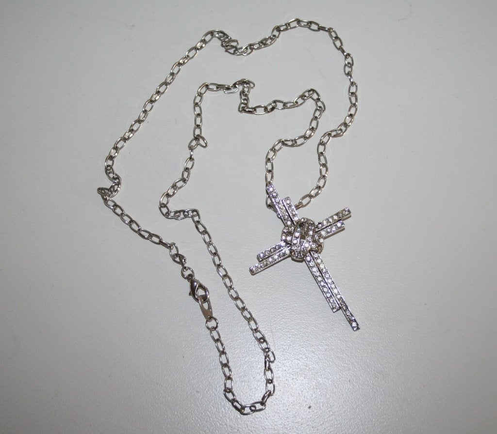 Gothic stijl kruis kettng zilverkleurig, Sieraden, Tassen en Uiterlijk, Kettingen, Met hanger, Overige materialen, Verzenden, Zo goed als nieuw