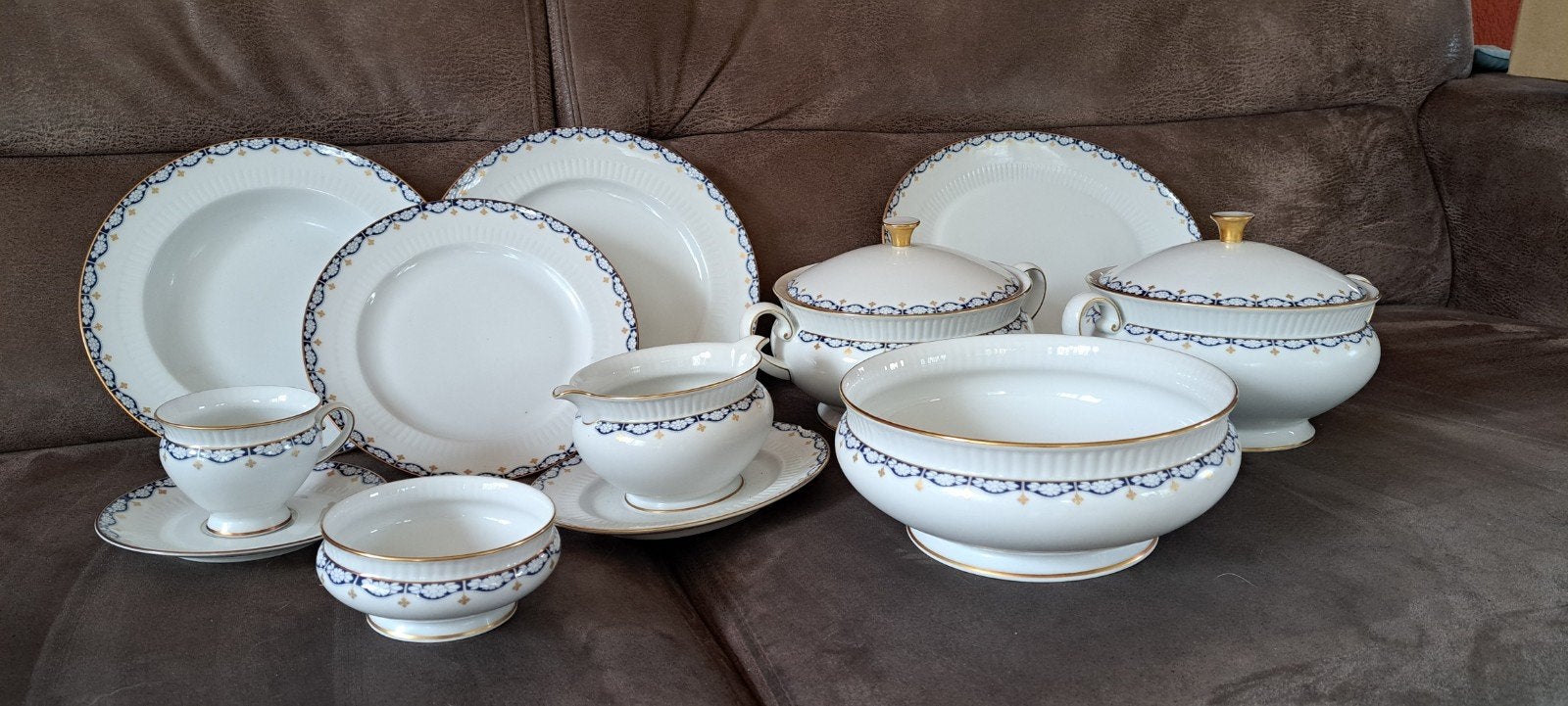 Königl. pr. Tettau servies - Wit met blauw en goud, Ophalen