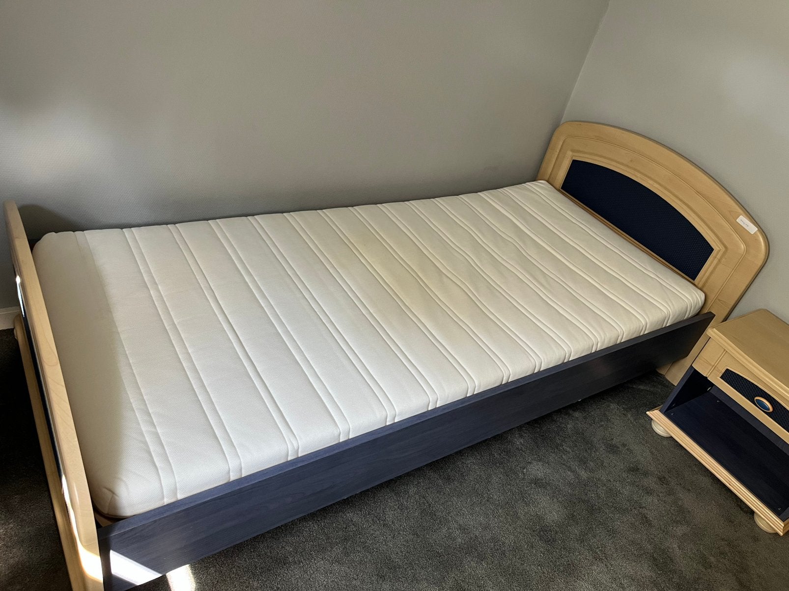 1 persoons ledikant met lattenbodem en matras, Ophalen, Gebruikt, 90 cm, Eenpersoons
