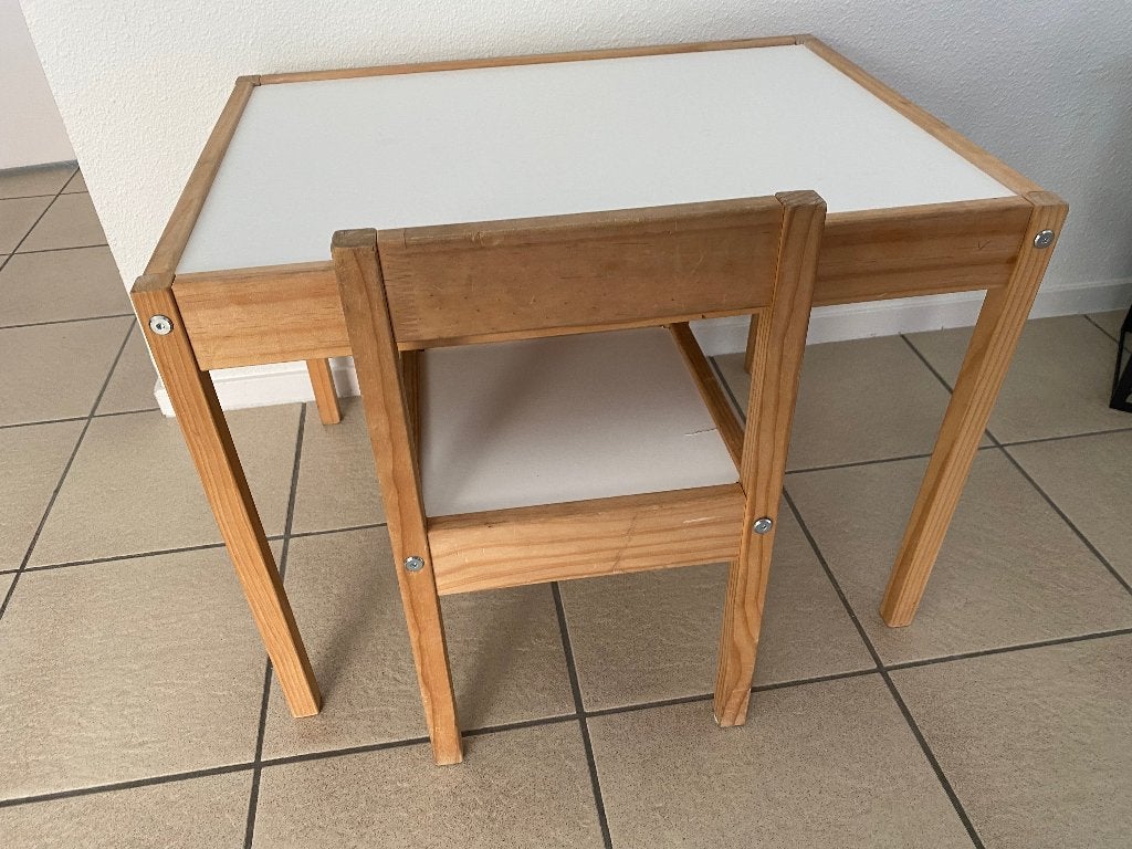 IKEA Lätt kindertafeltje met stoeltje, Kinderen en Baby's, Kinderkamer | Tafels en Stoelen, Ophalen, Gebruikt, Tafel(s) en Stoel(en)