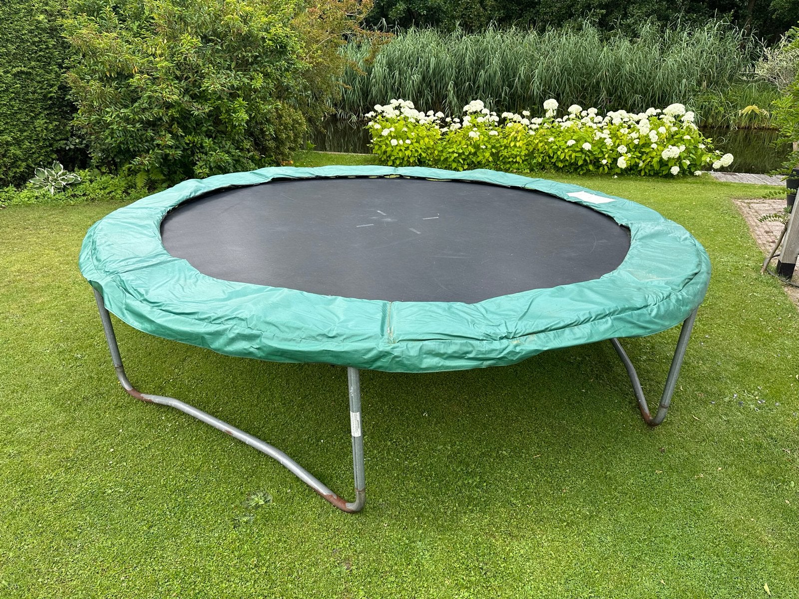 Grote ronde trampoline met beschermrand, Kinderen en Baby's, Speelgoed | Buiten | Trampolines, Ophalen, Gebruikt