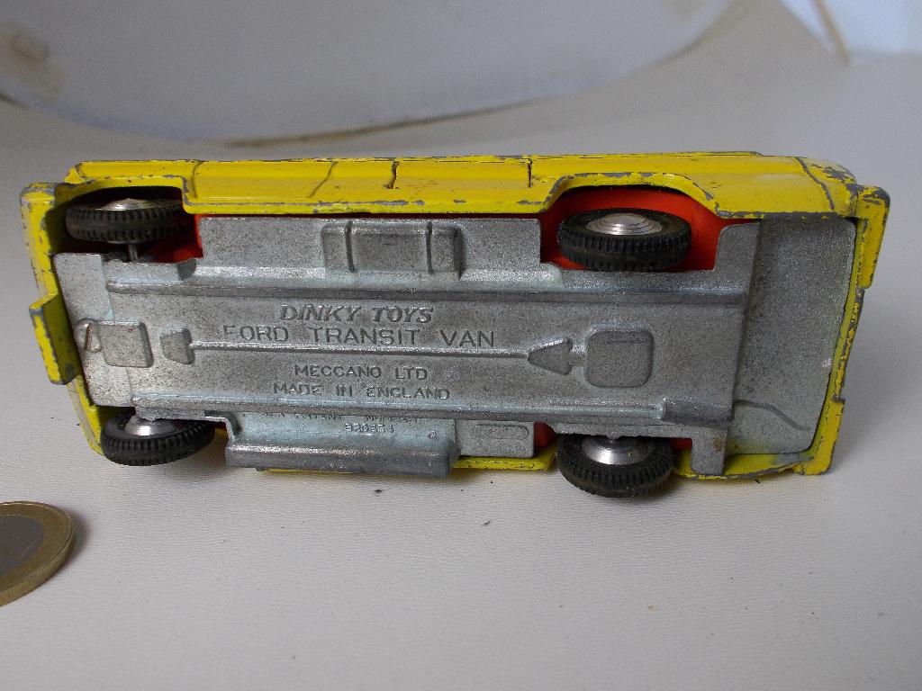 1967 Dinky Toys 407 FORD TRANSIT BUS "HERTZ" Opknapper! (C), Ophalen of Verzenden, Gebruikt, Bus of Vrachtwagen, Dinky Toys