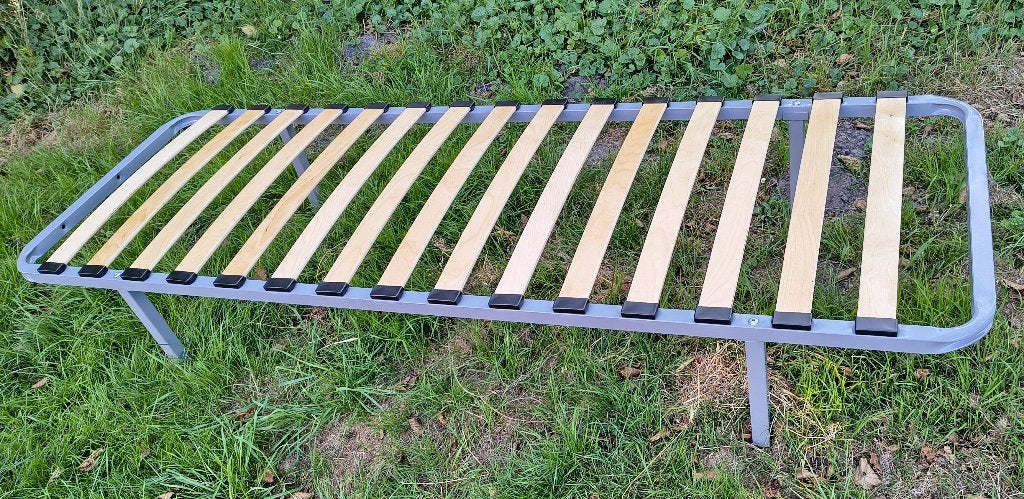2x bedframe met lattenbodem 70 x 200 met matrassen, Ophalen, Zo goed als nieuw, Bedbodem, 200 cm