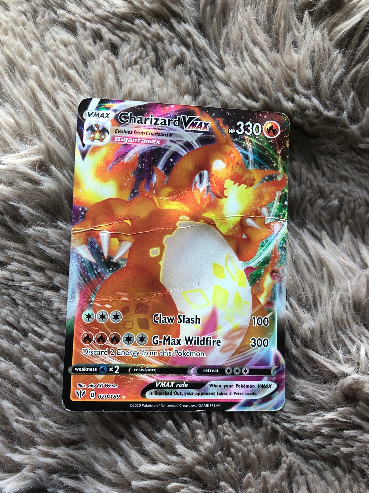 Charizard VMAX Pokémon kaart - Beschadigd, Ophalen of Verzenden, Gebruikt, Losse kaart, Foil
