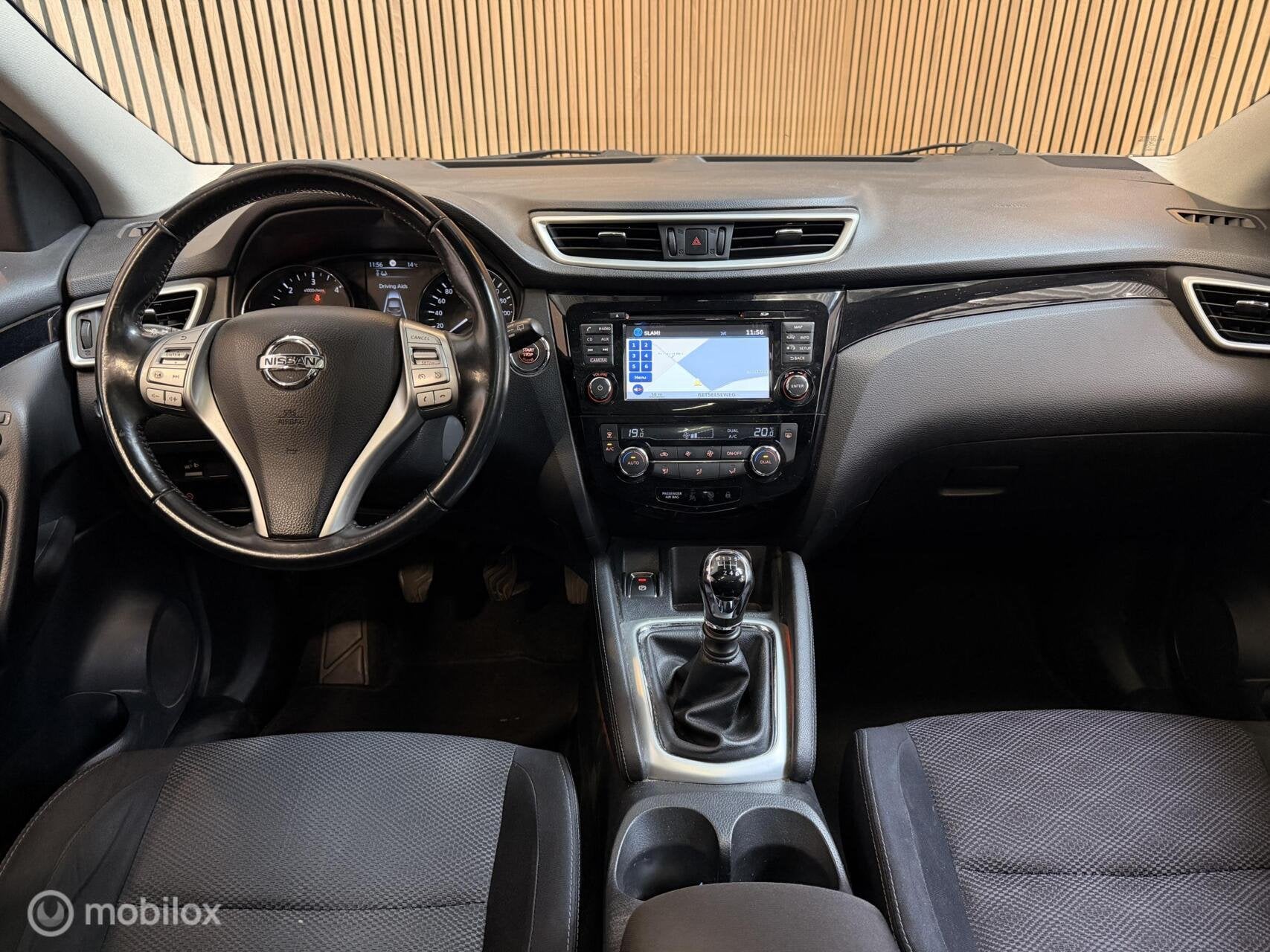 Nissan Qashqai 1.5 dCi Tekna OrgNL PANO NAVI DAB+ CAM TREKHK, Auto's, Voorwielaandrijving, Stof, Gebruikt, Zwart