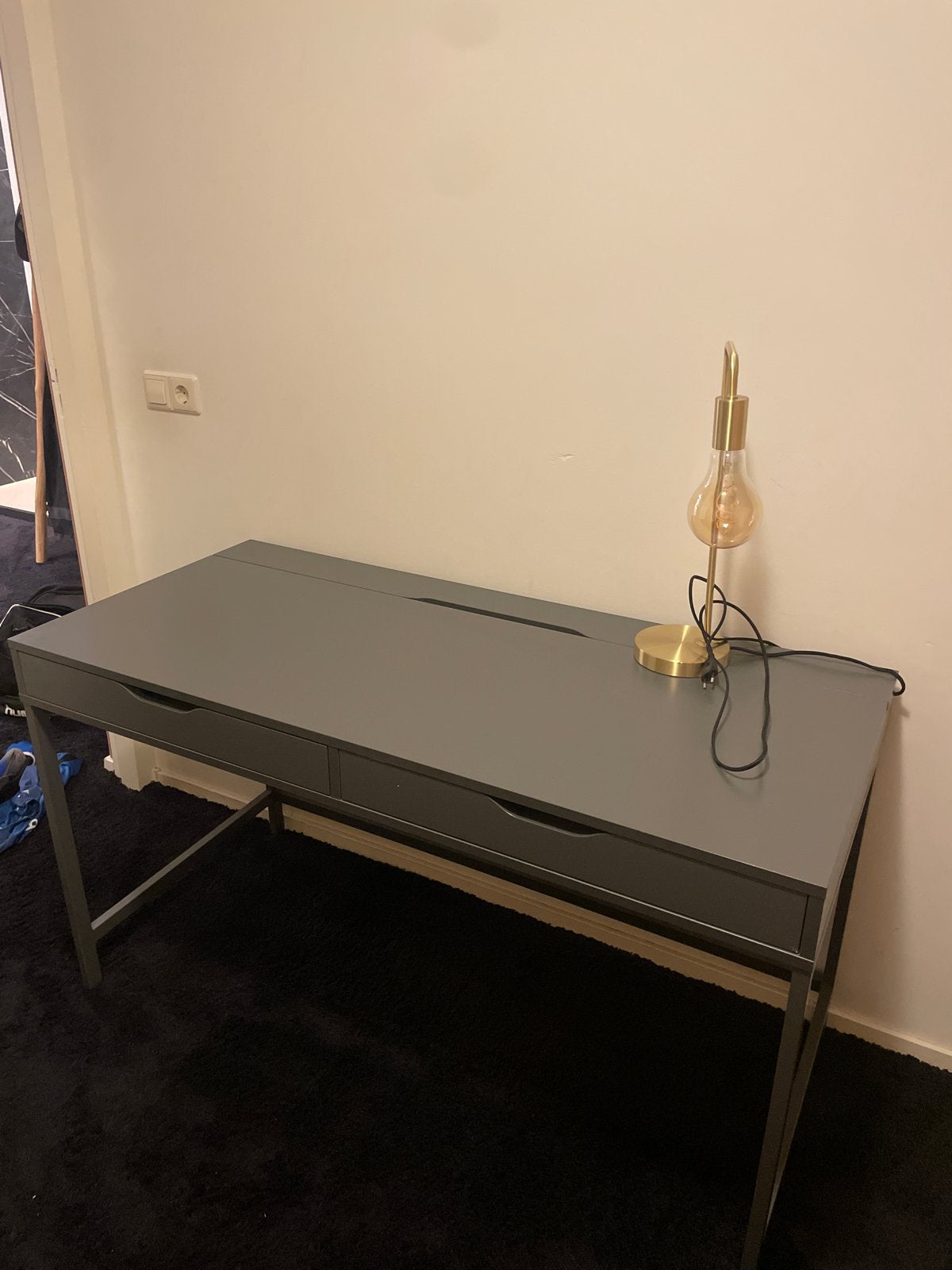 IKEA bureau grijs - Gebruikt, nette staat, Gebruikt, Met lades, Spaanplaat of MDF, Ophalen of Verzenden