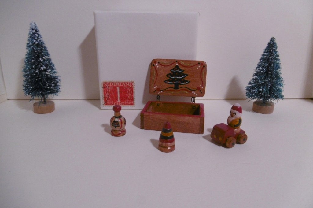 Oud houten kerst boom speelgoed kist poppenhuis miniaturen, Diversen, Verzenden